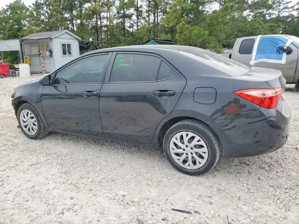 5YFBURHE7JP761147 2018 TOYOTA COROLLA - Image 2