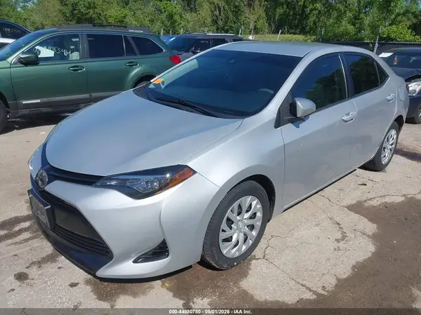 5YFBURHE7JP761813 2018 TOYOTA COROLLA - Image 2