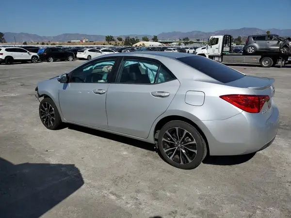 5YFBURHE7JP764467 2018 TOYOTA COROLLA - Image 2