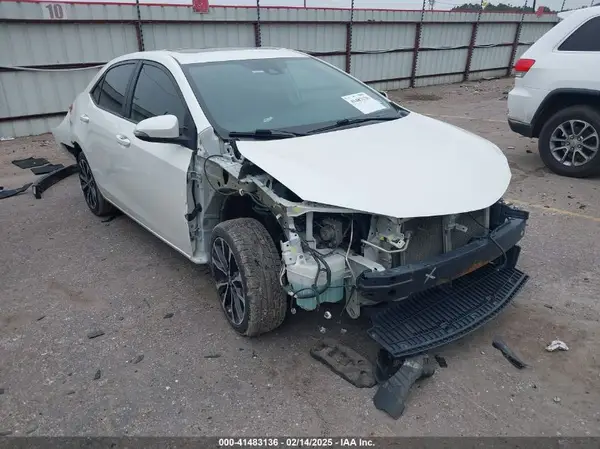 5YFBURHE7JP765571 2018 TOYOTA COROLLA - Image 1