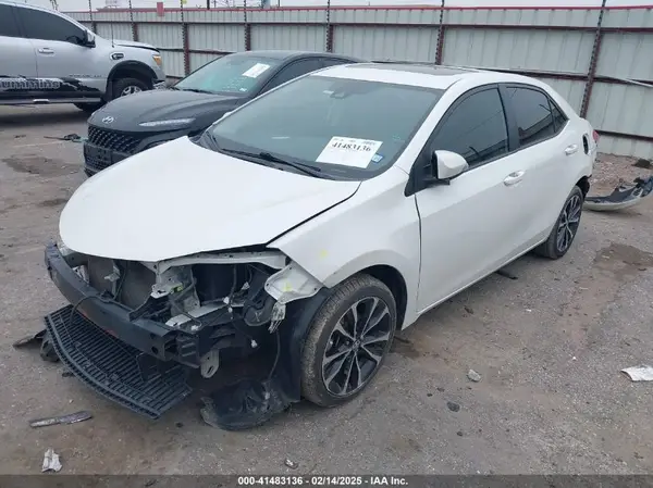 5YFBURHE7JP765571 2018 TOYOTA COROLLA - Image 2