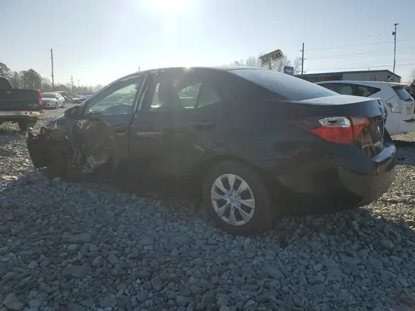 5YFBURHE7JP765621 2018 TOYOTA COROLLA - Image 2