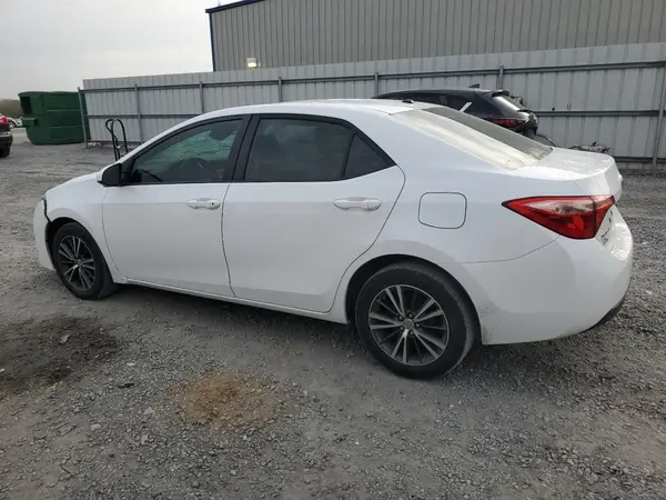 5YFBURHE7JP765733 2018 TOYOTA COROLLA - Image 2