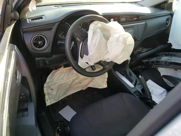 5YFBURHE7JP766106 2018 TOYOTA COROLLA - Image 8