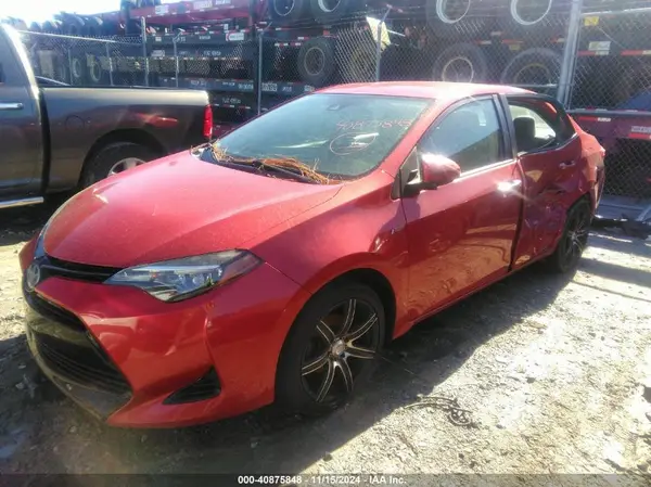 5YFBURHE7JP766817 2018 TOYOTA COROLLA - Image 2