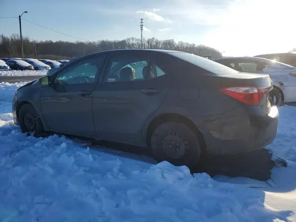 5YFBURHE7JP766820 2018 TOYOTA COROLLA - Image 2