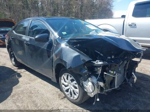 5YFBURHE7JP766901 2018 TOYOTA COROLLA - Image 1