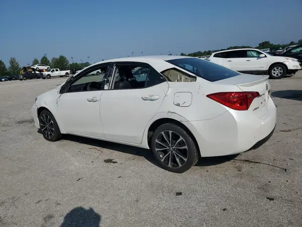 5YFBURHE7JP767045 2018 TOYOTA COROLLA - Image 2