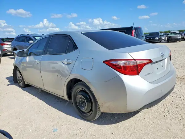 5YFBURHE7JP767997 2018 TOYOTA COROLLA - Image 2