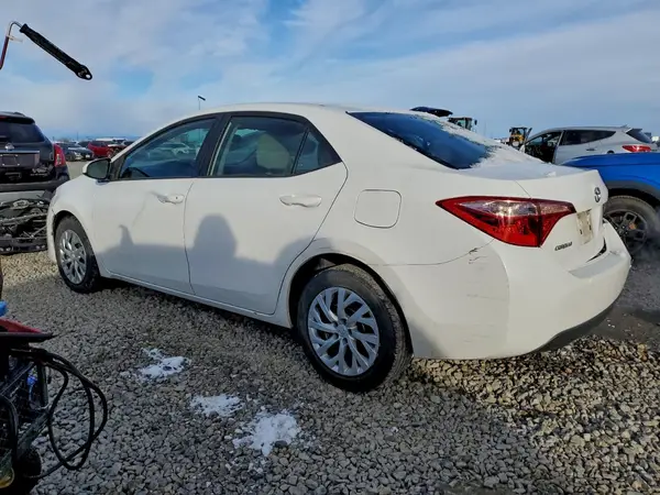 5YFBURHE7JP768616 2018 TOYOTA COROLLA - Image 2