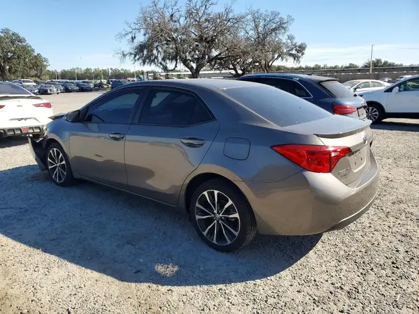 5YFBURHE7JP769488 2018 TOYOTA COROLLA - Image 2