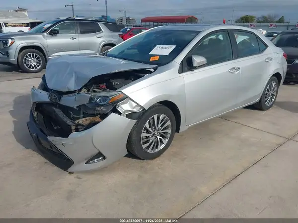 5YFBURHE7JP769782 2018 TOYOTA COROLLA - Image 2