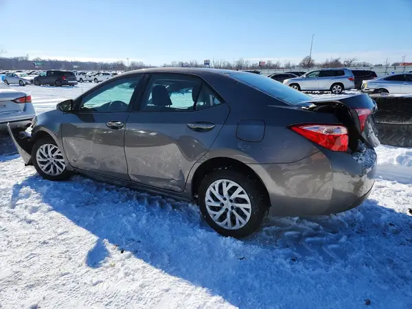 5YFBURHE7JP771967 2018 TOYOTA COROLLA - Image 2