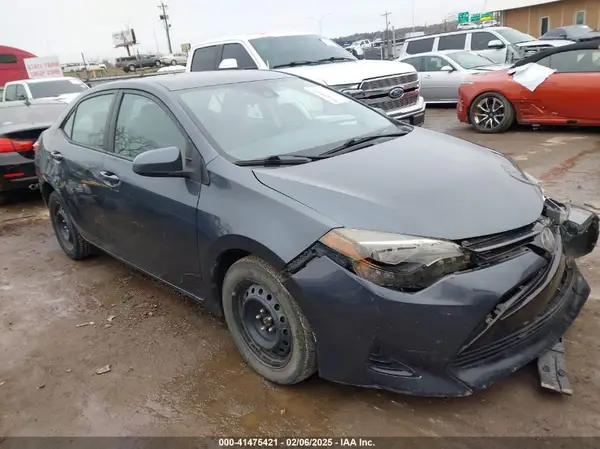 5YFBURHE7JP772407 2018 TOYOTA COROLLA - Image 1