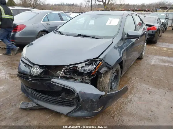 5YFBURHE7JP772407 2018 TOYOTA COROLLA - Image 2
