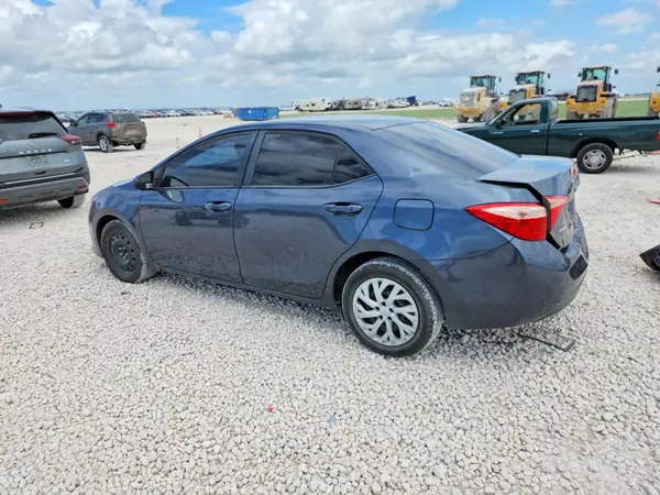 5YFBURHE7JP772598 2018 TOYOTA COROLLA - Image 2
