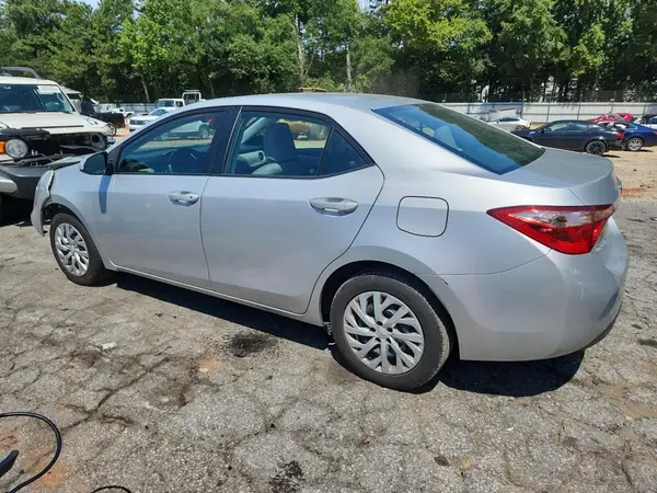 5YFBURHE7JP772889 2018 TOYOTA COROLLA - Image 2