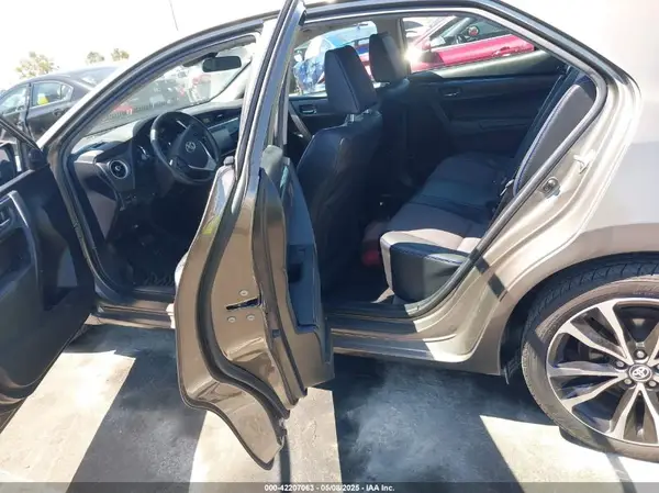 5YFBURHE7JP775209 2018 TOYOTA COROLLA - Image 8