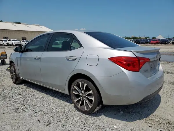 5YFBURHE7JP775405 2018 TOYOTA COROLLA - Image 2