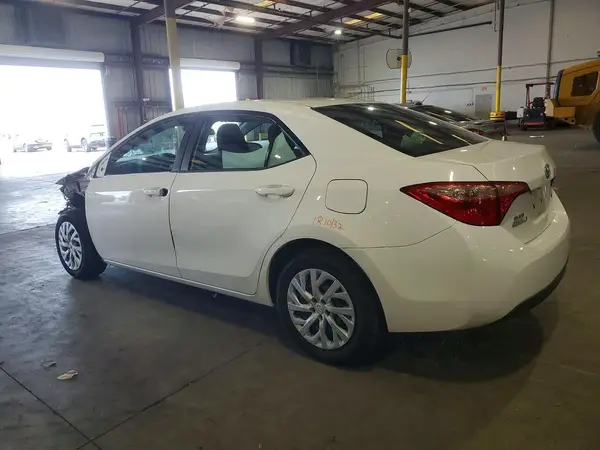 5YFBURHE7JP775484 2018 TOYOTA COROLLA - Image 2