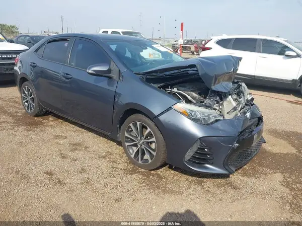 5YFBURHE7JP775579 2018 TOYOTA COROLLA - Image 1