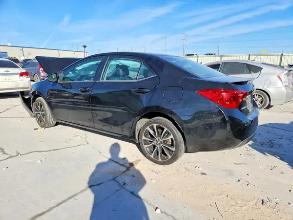 5YFBURHE7JP776540 2018 TOYOTA COROLLA - Image 2