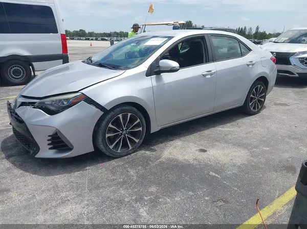 5YFBURHE7JP776943 2018 TOYOTA COROLLA - Image 2