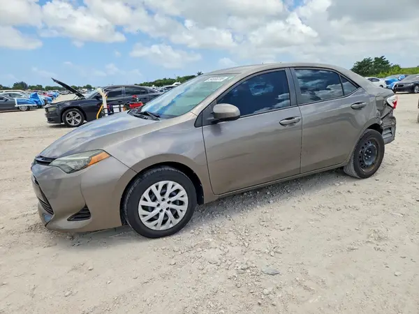5YFBURHE7JP778384 2018 TOYOTA COROLLA - Image 1