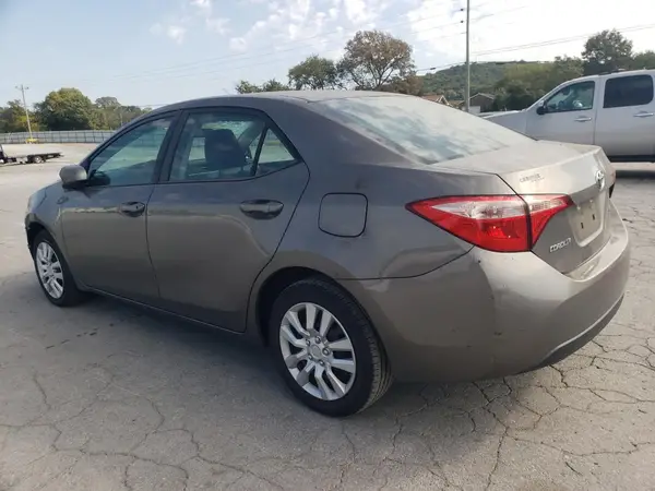 5YFBURHE7JP778854 2018 TOYOTA COROLLA - Image 2