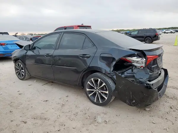 5YFBURHE7JP780944 2018 TOYOTA COROLLA - Image 2