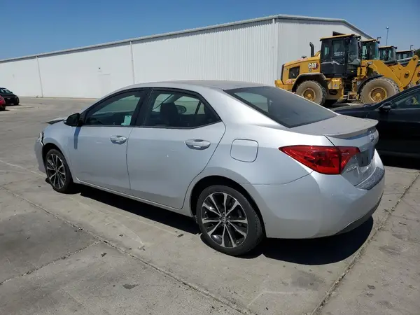 5YFBURHE7JP781575 2018 TOYOTA COROLLA - Image 2