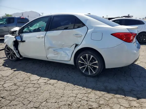 5YFBURHE7JP782578 2018 TOYOTA COROLLA - Image 2