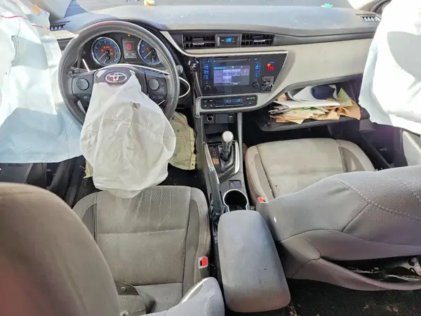 5YFBURHE7JP783858 2018 TOYOTA COROLLA - Image 8