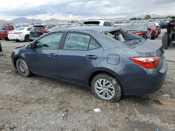 5YFBURHE7JP783925 2018 TOYOTA COROLLA - Image 2