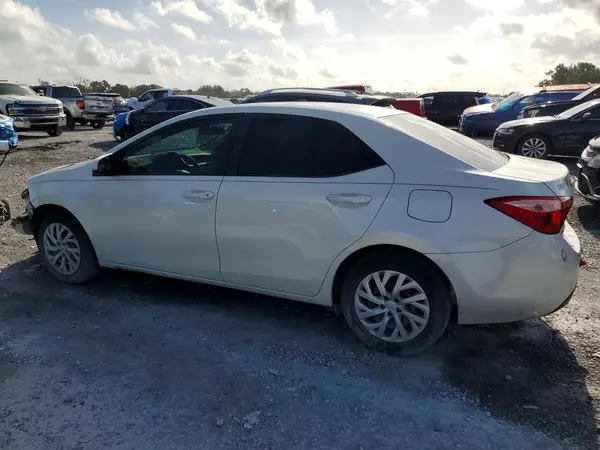 5YFBURHE7JP783942 2018 TOYOTA COROLLA - Image 2