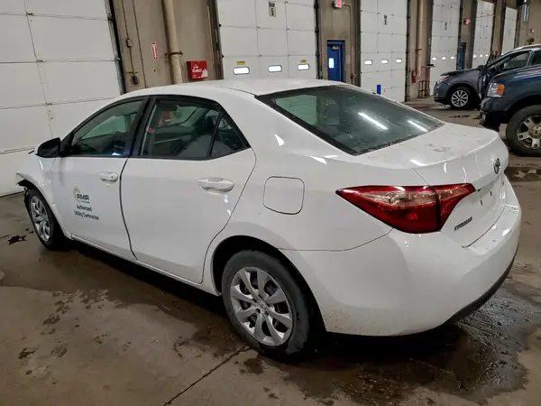 5YFBURHE7JP784248 2018 TOYOTA COROLLA - Image 2