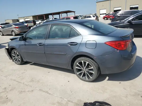 5YFBURHE7JP784332 2018 TOYOTA COROLLA - Image 2