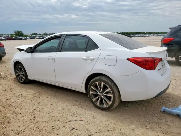5YFBURHE7JP787439 2018 TOYOTA COROLLA - Image 2