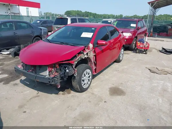 5YFBURHE7JP788722 2018 TOYOTA COROLLA - Image 2