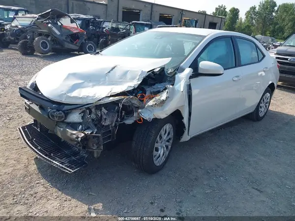 5YFBURHE7JP788980 2018 TOYOTA COROLLA - Image 2