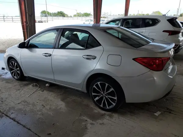5YFBURHE7JP789269 2018 TOYOTA COROLLA - Image 2