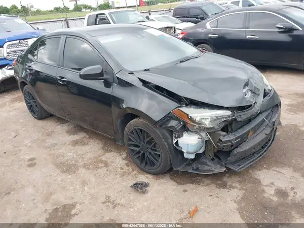 5YFBURHE7JP791894 2018 TOYOTA COROLLA - Image 1