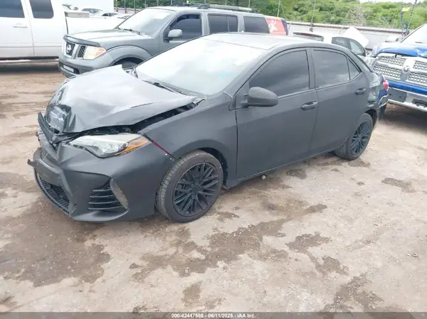 5YFBURHE7JP791894 2018 TOYOTA COROLLA - Image 2