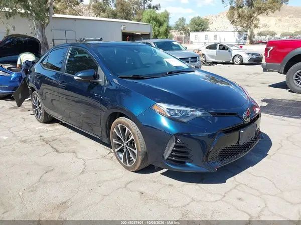 5YFBURHE7JP792429 2018 TOYOTA COROLLA - Image 1