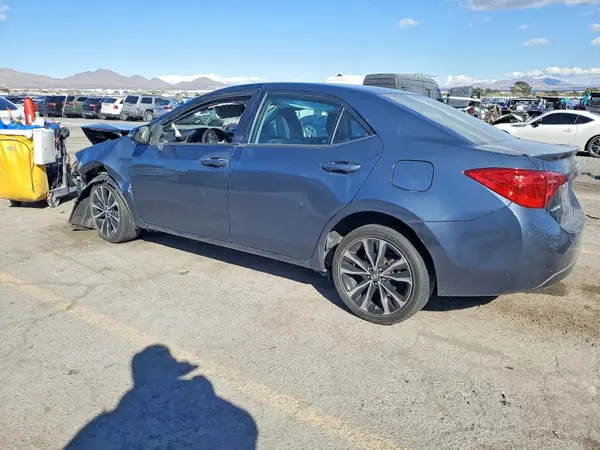 5YFBURHE7JP792561 2018 TOYOTA COROLLA - Image 2