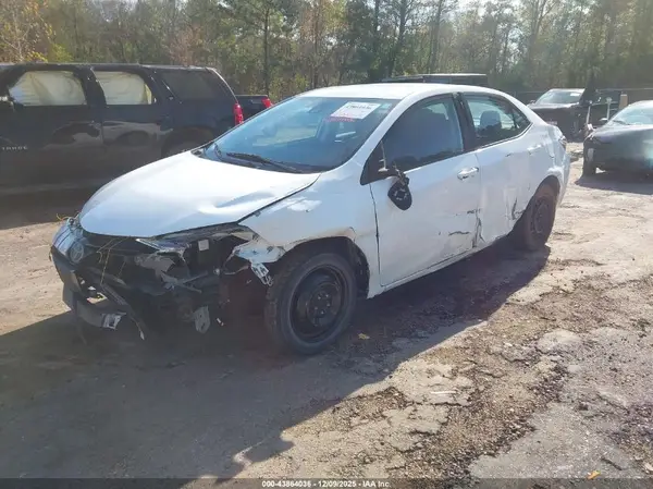 5YFBURHE7JP792849 2018 TOYOTA COROLLA - Image 2