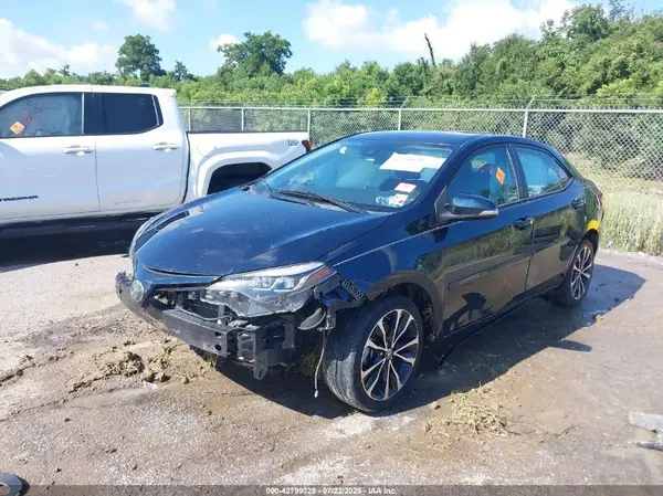 5YFBURHE7JP792916 2018 TOYOTA COROLLA - Image 2