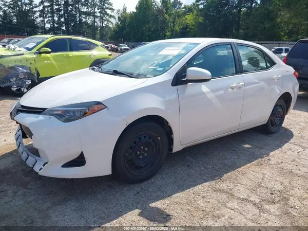 5YFBURHE7JP793998 2018 TOYOTA COROLLA - Image 2