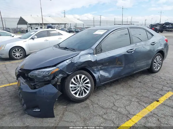 5YFBURHE7JP794777 2018 TOYOTA COROLLA - Image 2