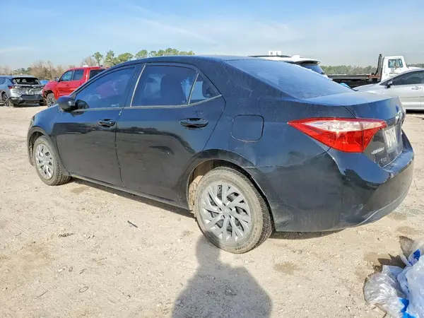 5YFBURHE7JP795069 2018 TOYOTA COROLLA - Image 2